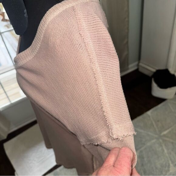 Free People/ We the Free washed out mauve long sleeve ribbed & waffle V-neck MED - Picture 7 of 15